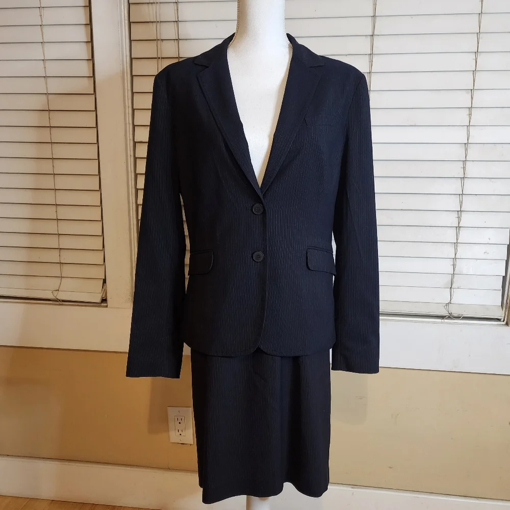 New York & Co Women's Two-piece Suit - Picture 2 of 14